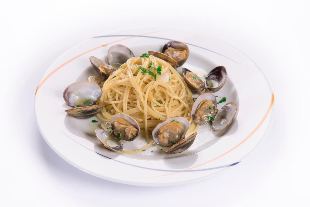 Hotel Ristorante Toscana Alassio Kültér fotó
