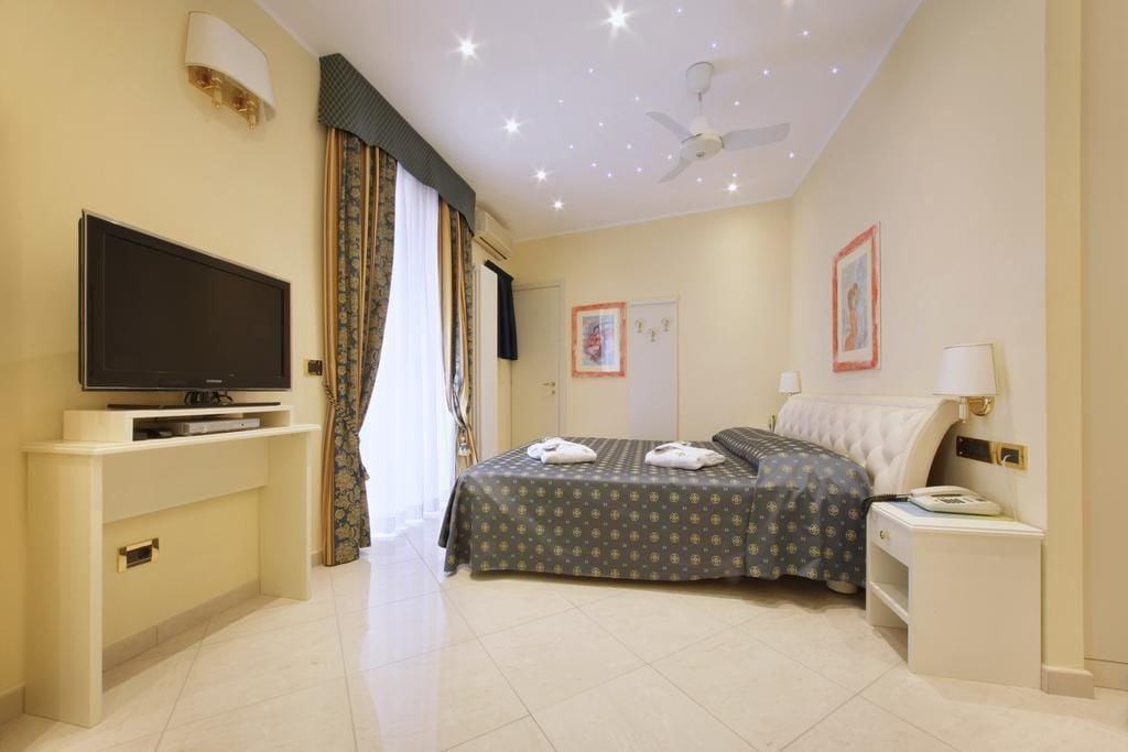 Hotel Ristorante Toscana Alassio Kültér fotó