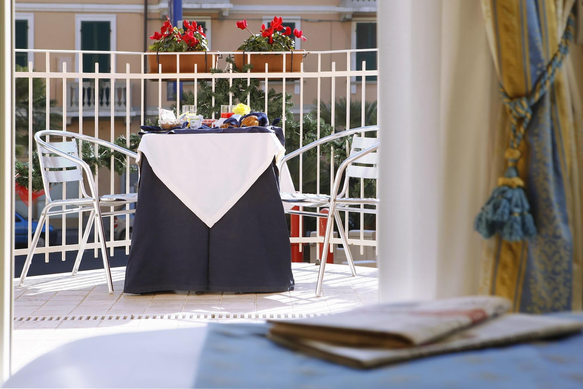 Hotel Ristorante Toscana Alassio Kültér fotó