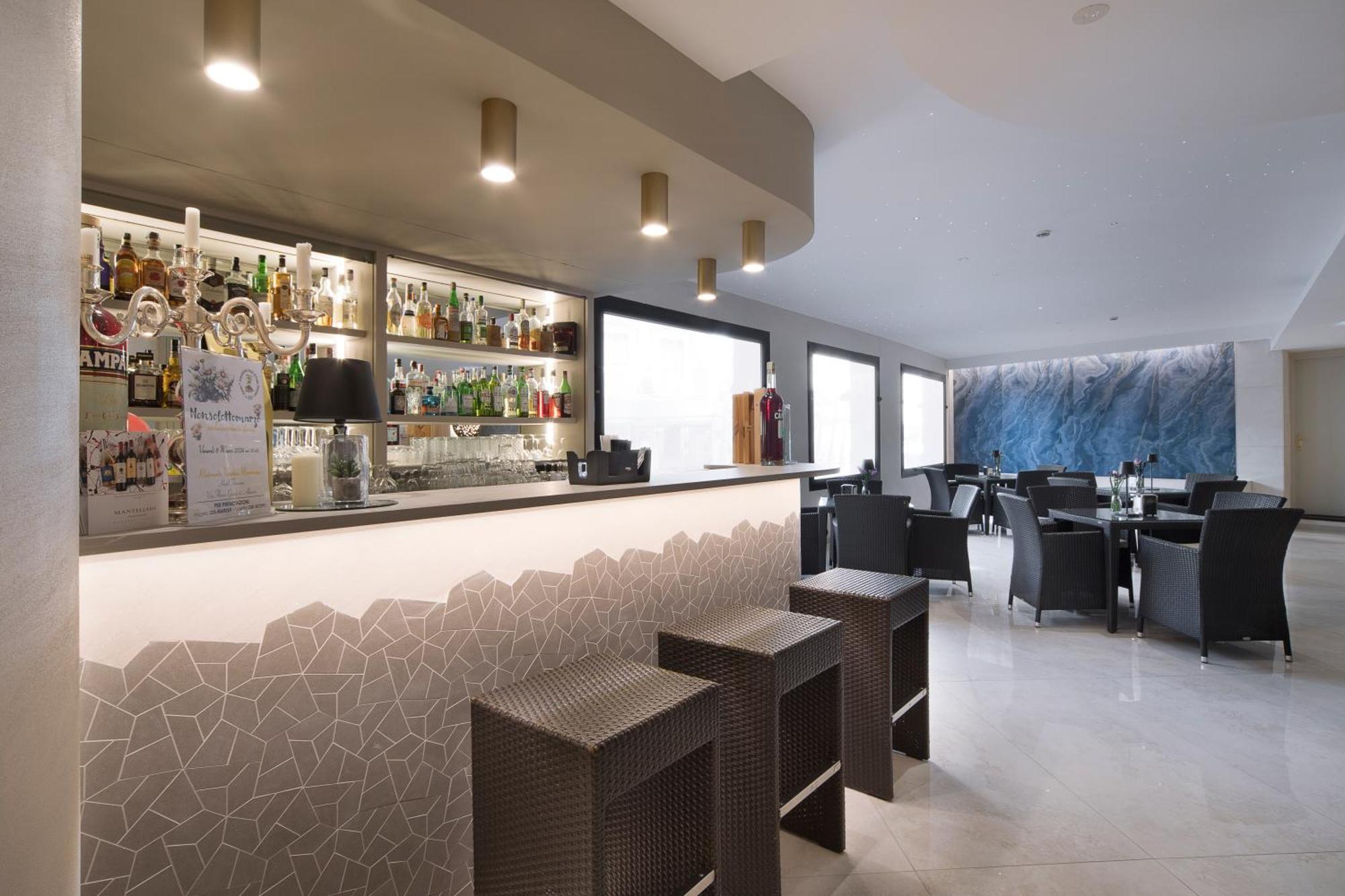 Hotel Ristorante Toscana Alassio Kültér fotó